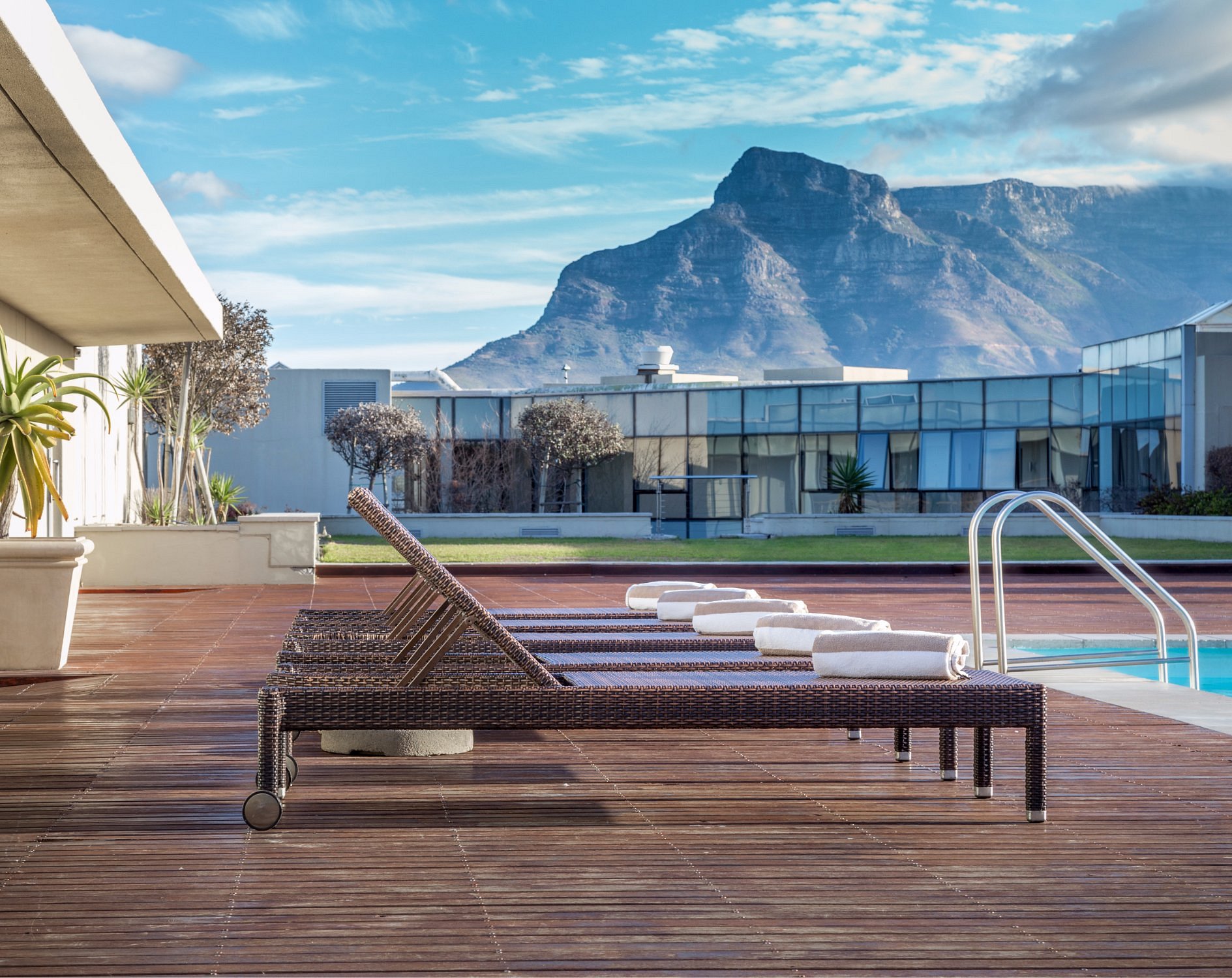 Lagoon Beach Apartments